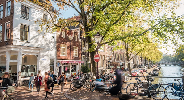 canal, canal house, day, exterior, people, street
People in the city
Herfst in de binnenstad